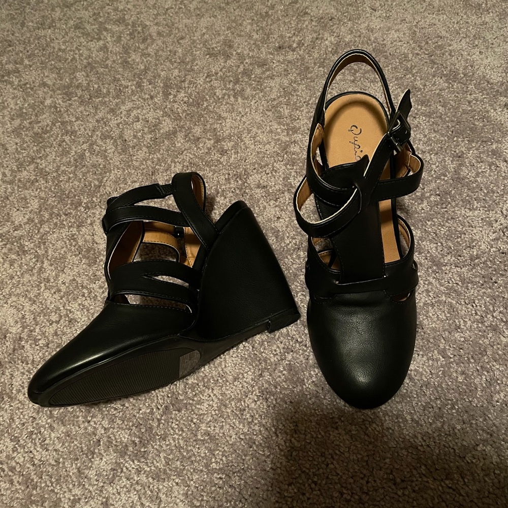 Black sandal wedges